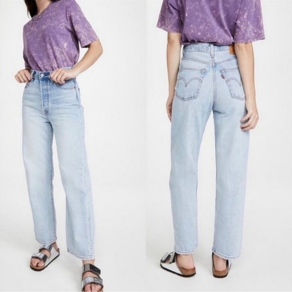 Levi’s premium denim ribcage straight ankle light wash jeans 28